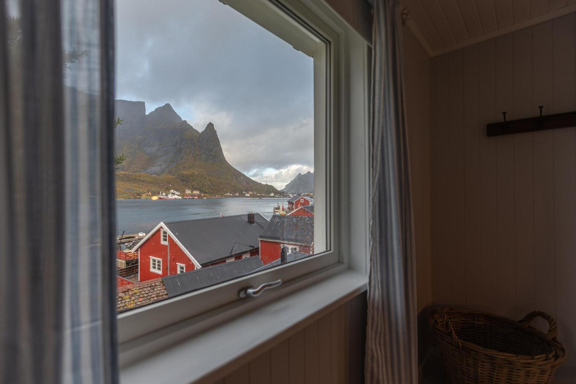 Cozy House By The Fjord In The Heart Of Lofoten Reine Εξωτερικό φωτογραφία